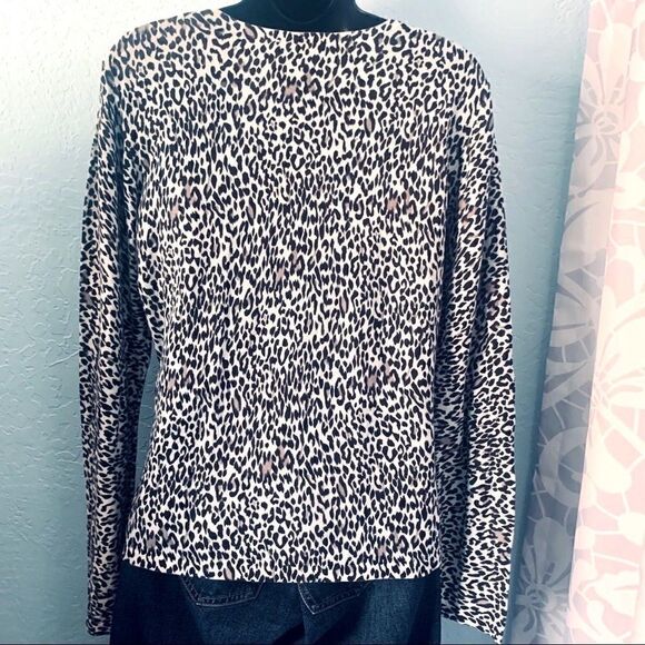 Croft & Barrow Cheetah Print Sweater. Size Medium. - Picture 3 of 8